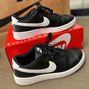 Women’s Nike Shoe